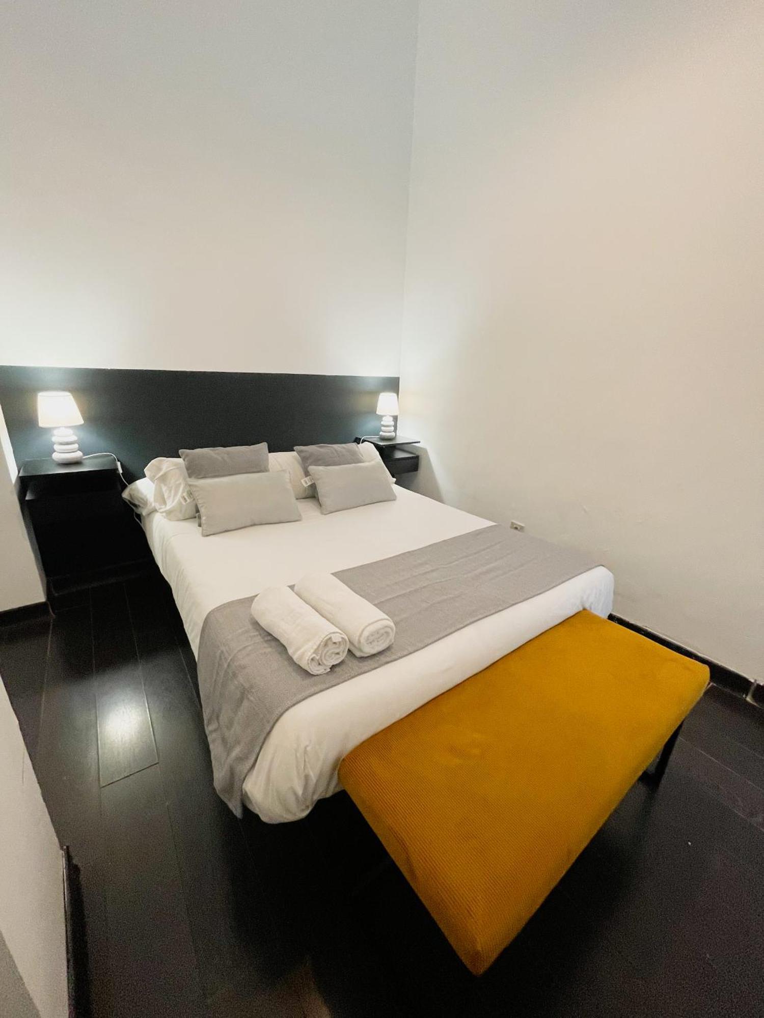 Carretas Duplex Exterior Izquierda Apartment มาดริด ภายนอก รูปภาพ