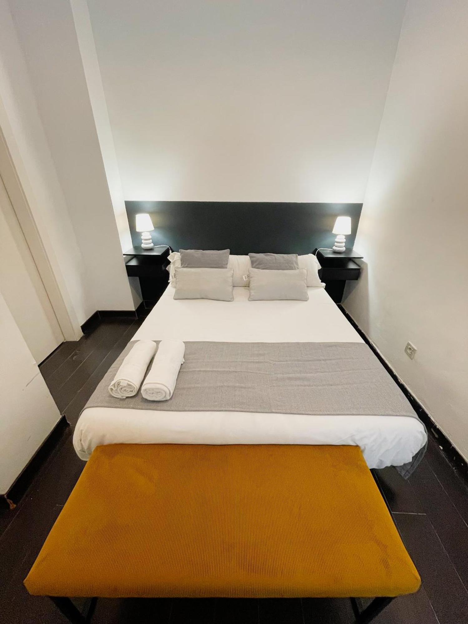 Carretas Duplex Exterior Izquierda Apartment มาดริด ภายนอก รูปภาพ